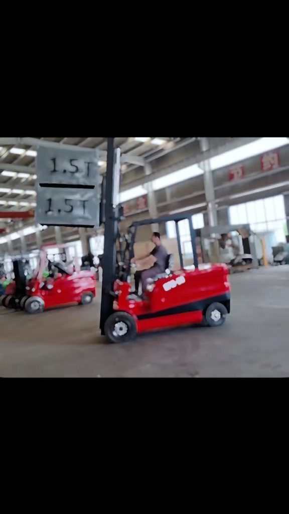 FY-30 Electric Forklift — Operation 1