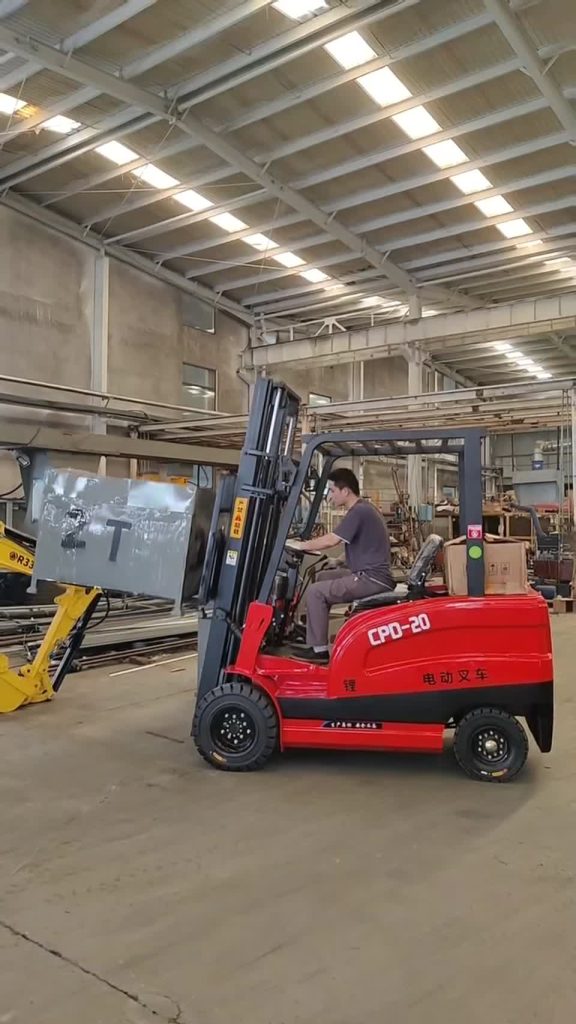 FY-20 Electric Forklift — Operation 1