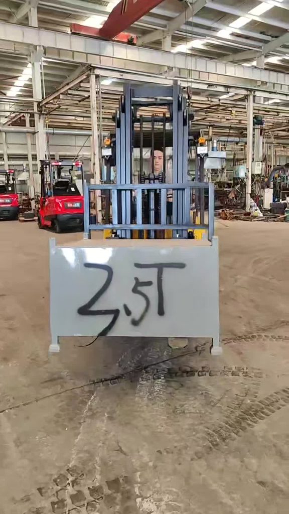FY-35 Electric Forklift — Operation 2