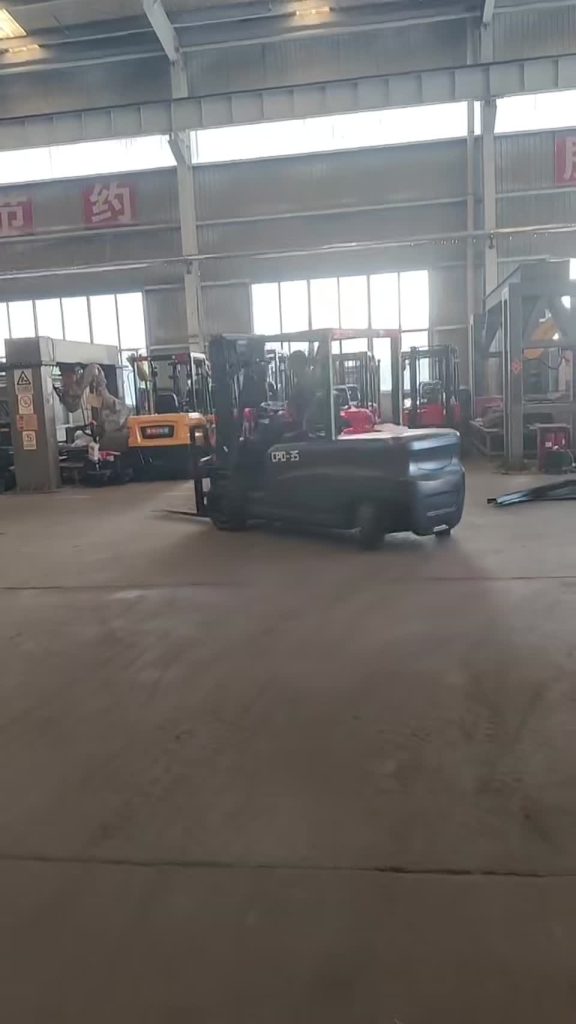 FY-25 Electric Forklift — Operation 1