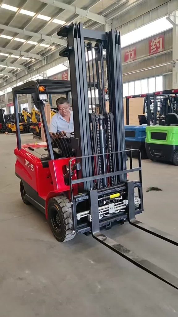 FY-25 Electric Forklift — Operation 2